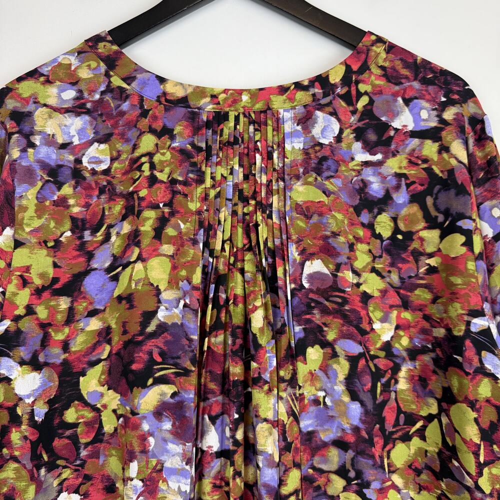NYDJ Floral Button Down VNeck Blouse 3/4 Purple Green Polyester - Plus Size 1X - Picture 9 of 11